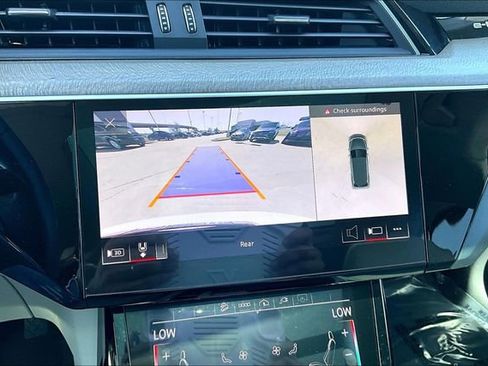 Used 2022 Audi e-tron Premium Plus w/ Premium Plus Package image 23