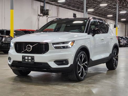 Used 2021 Volvo XC40 T4 R-Design w/ Advanced Package image 4