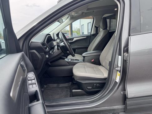 Used 2022 Ford Escape SE w/ SE Sport Appearance Package image 11