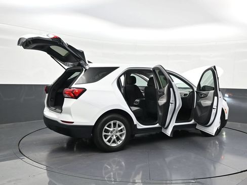 Used 2023 Chevrolet Equinox LS FWD image 32