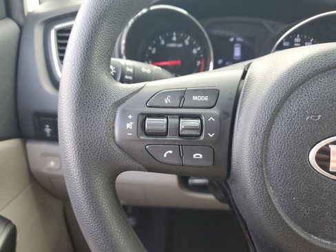 Used 2020 Kia Sedona LX FWD image 19