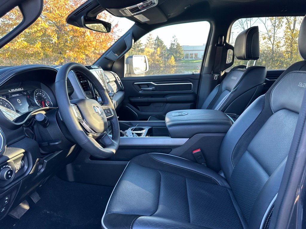 Used 2025 RAM 1500 Laramie w/ Sport Appearance Package AWD/4WD image 9
