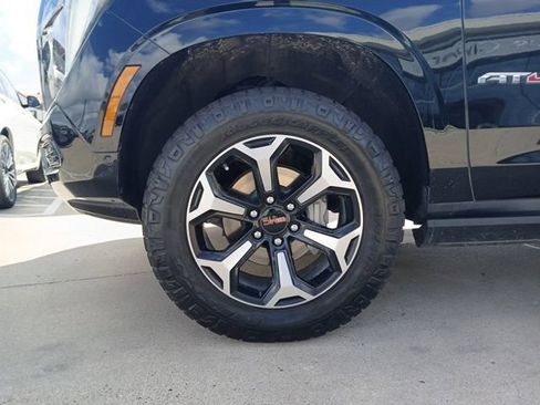 Used 2025 GMC Yukon AT4 w/ AT4 Premium Package AWD/4WD image 5