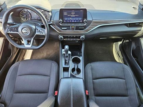 Used 2024 Nissan Altima 2.5 SV FWD image 21