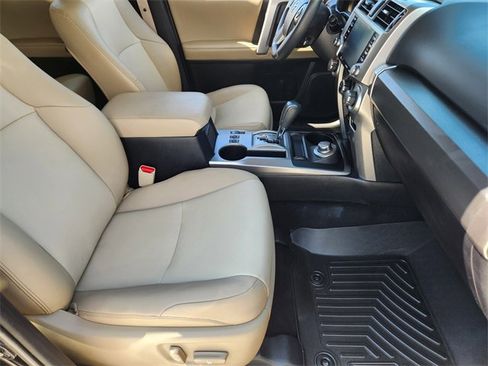 Used 2022 Toyota 4Runner SR5 Premium image 15
