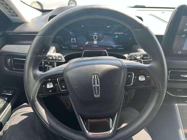 Used 2025 Lincoln Aviator Reserve AWD/4WD image 14