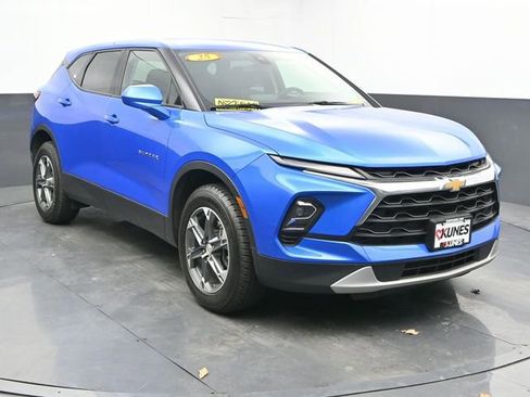 Used 2025 Chevrolet Blazer LT image 2