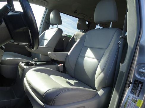 Used 2016 Toyota Sienna XLE image 11