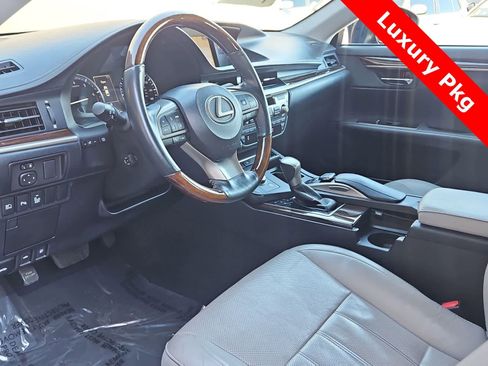 Used 2016 Lexus ES 350 w/ Luxury Package w/Wood Trim image 10