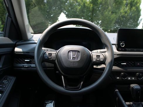 Used 2025 Honda Accord SE image 17