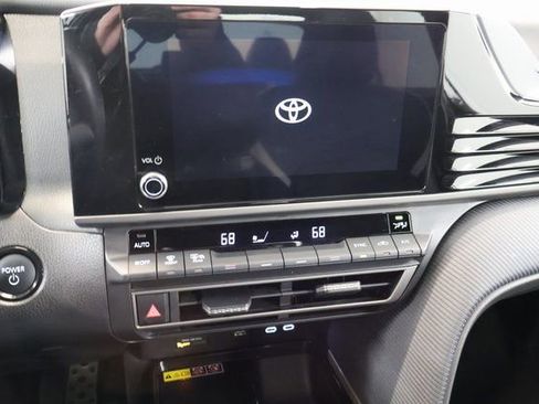 Used 2025 Toyota Camry SE image 22