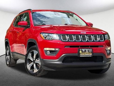 Used 2018 Jeep Compass Latitude w/ Popular Equipment Group AWD/4WD image 2