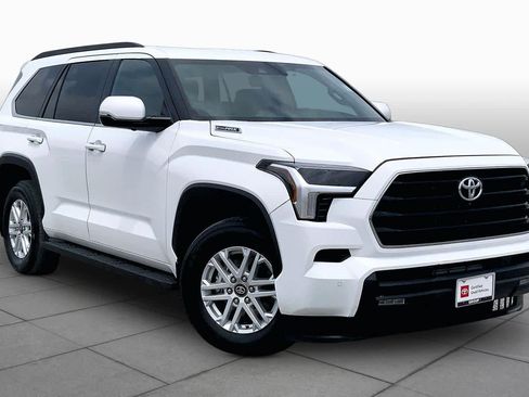 Certified 2025 Toyota Sequoia SR5 AWD/4WD image 3