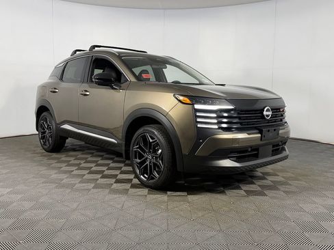 Used 2026 Nissan Kicks SR w/ Cold Weather Package FWD image 4