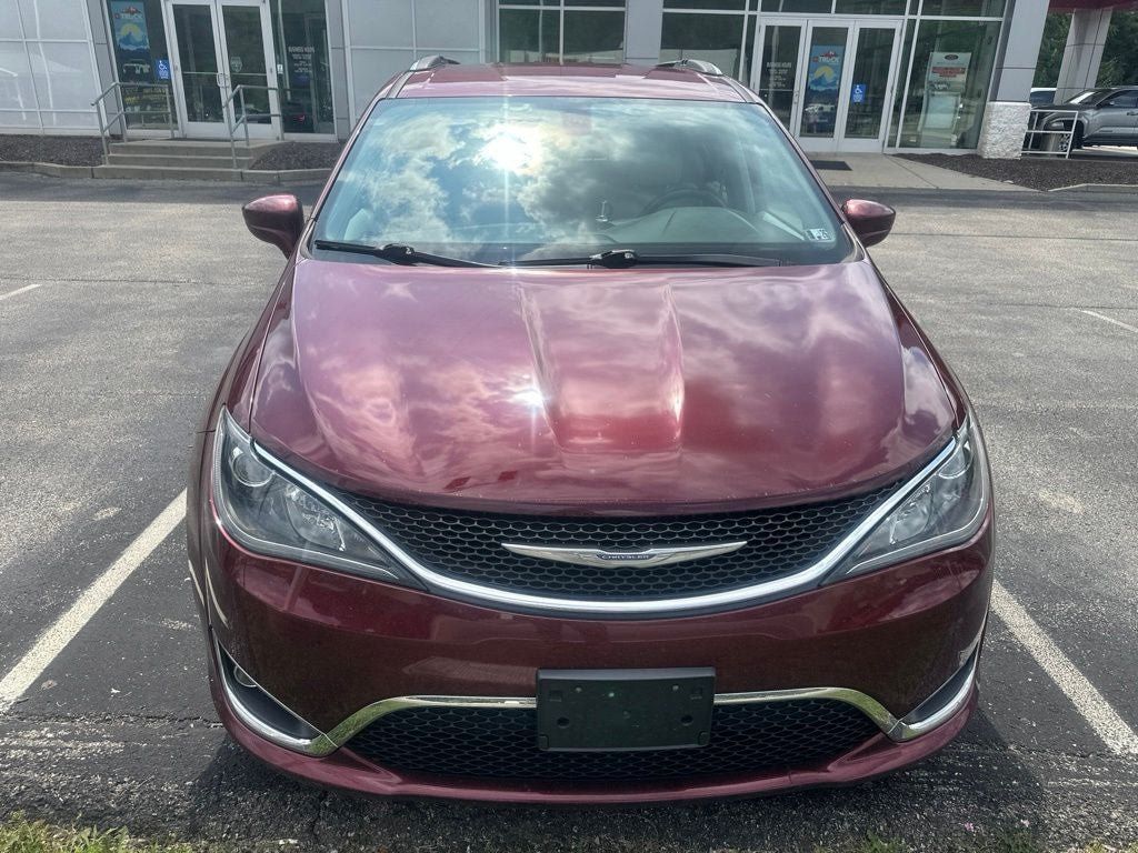 Used 2017 Chrysler Pacifica Touring-L Plus w/ Tire & Wheel Group FWD image 2