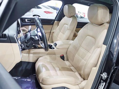 Used 2019 Porsche Cayenne image 23