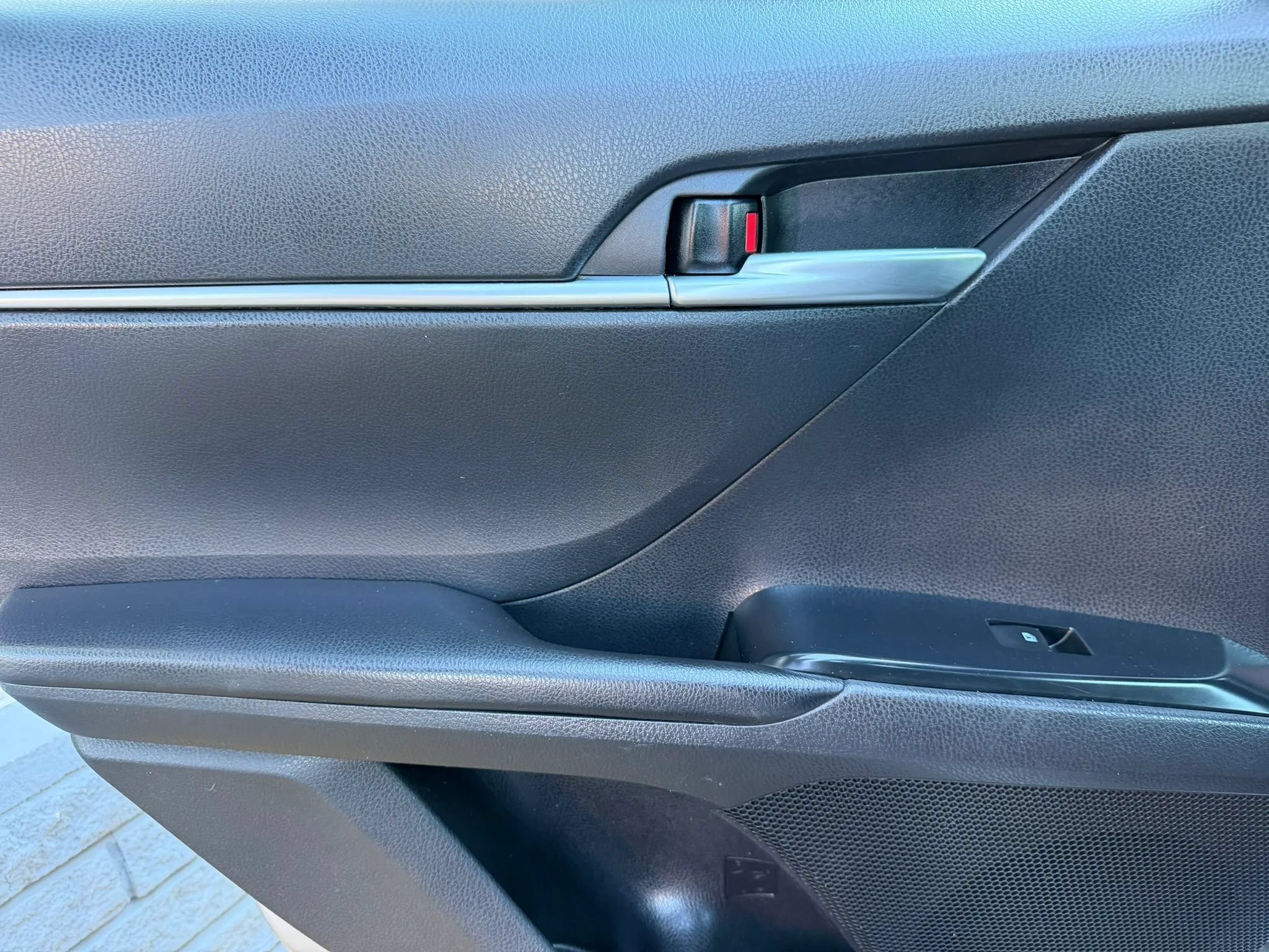 Used 2018 Toyota Camry LE FWD image 7