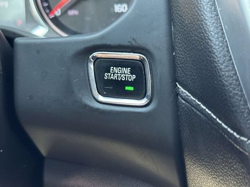 Used 2023 GMC Acadia SLT w/ Preferred Package FWD image 17
