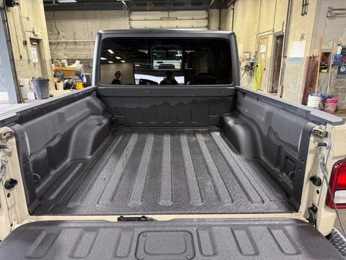 Used 2020 Jeep Gladiator Overland w/ Popular Equipment Package AWD/4WD image 24