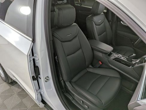Certified 2025 Cadillac XT6 Luxury image 34