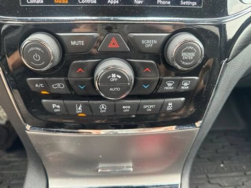 Used 2021 Jeep Grand Cherokee Laredo X AWD/4WD image 20