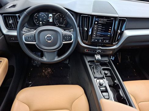 Used 2020 Volvo XC60 T5 Momentum AWD/4WD image 11