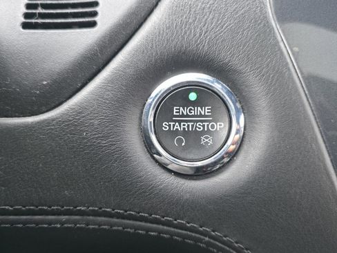 Used 2018 Ford Explorer Platinum image 30