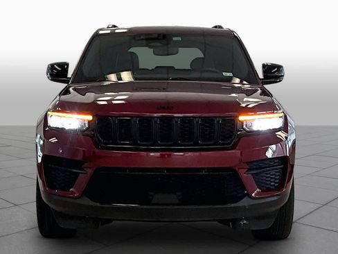 Used 2023 Jeep Grand Cherokee Altitude RWD image 3