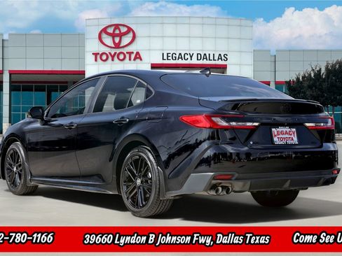 Used 2026 Toyota Camry SE w/ Convenience Package FWD image 8