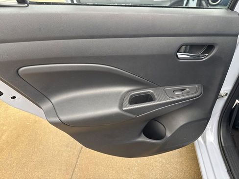 Used 2025 Nissan Versa SV image 9