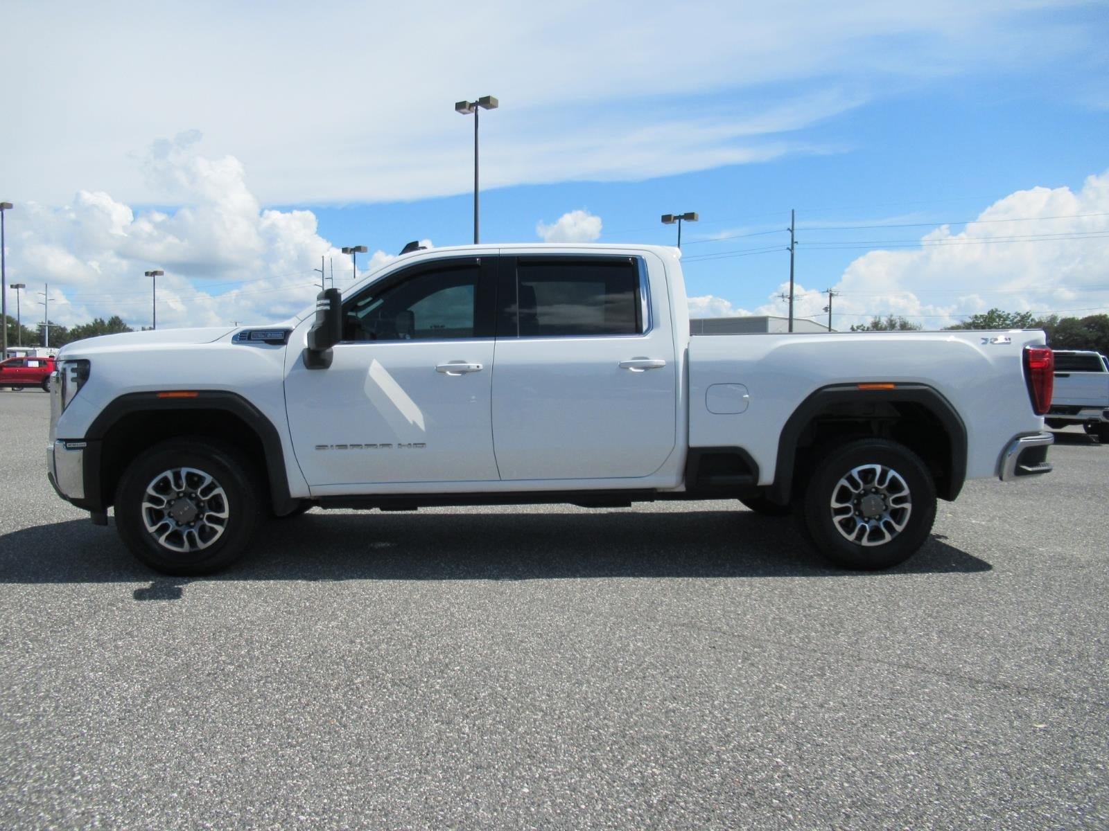 Used 2024 GMC Sierra 2500 SLE w/ SLE Value Package; AWD/4WD image 4
