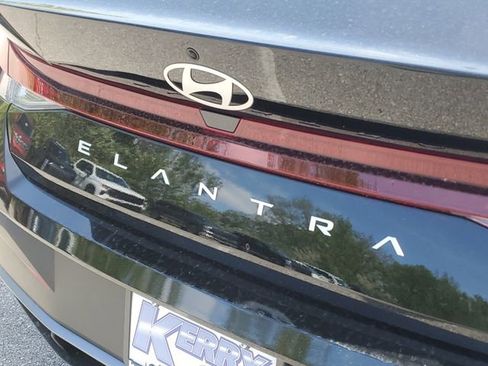 New 2026 Hyundai Elantra SE FWD image 7
