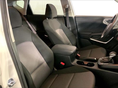 Certified 2025 Kia Soul LX FWD image 7