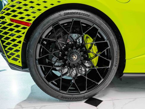 Used 2022 Lamborghini Huracan STO image 12