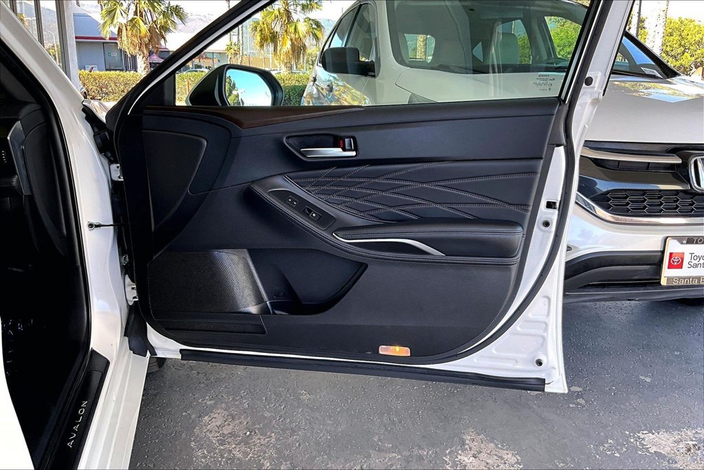 Used 2021 Toyota Avalon Limited w/ Advanced Safety Package FWD image 28