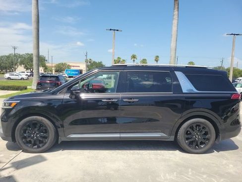 Certified 2022 Kia Carnival SX Prestige FWD image 3