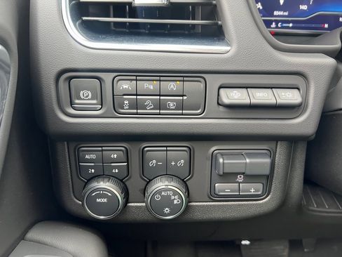 Used 2024 Chevrolet Tahoe High Country w/ Premium Package image 11