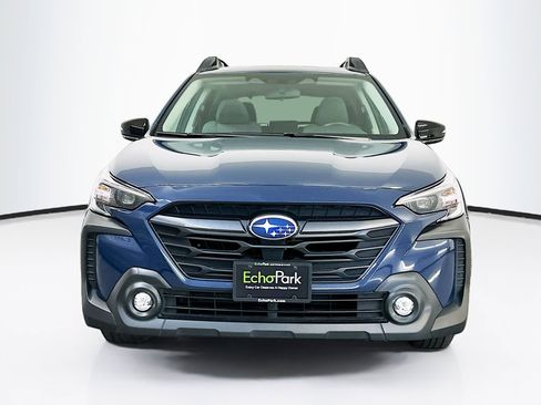 Used 2025 Subaru Outback Premium AWD/4WD image 2