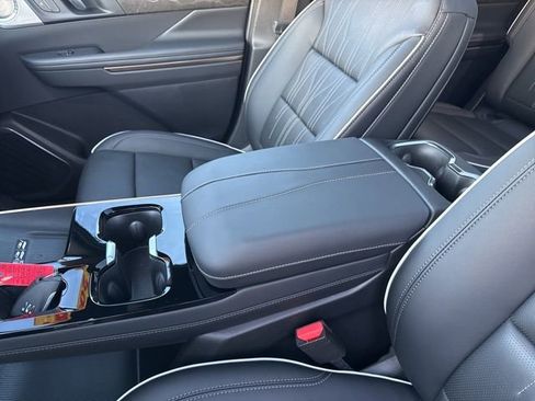 Used 2025 Buick Enclave Avenir w/ Super Cruise Package image 17