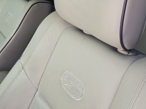 Used 2018 Jeep Grand Cherokee Overland image 16