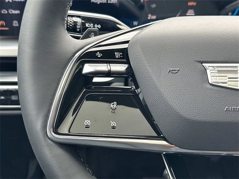Used 2025 Cadillac Lyriq Luxury image 6