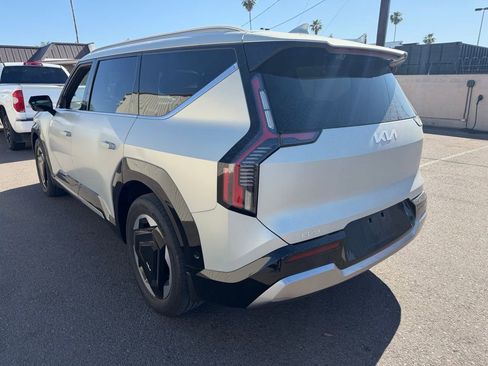 Used 2024 Kia EV9 Land AWD/4WD image 5