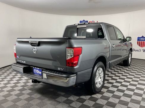 Used 2017 Nissan Titan SV RWD image 3