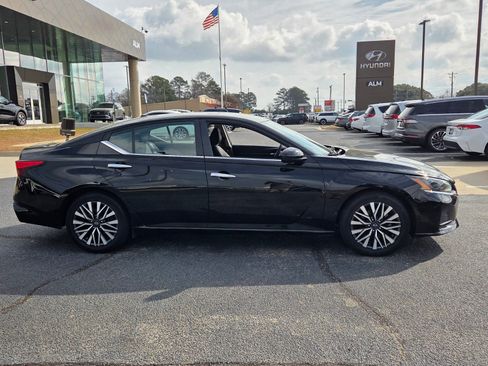 Used 2024 Nissan Altima 2.5 SV image 15