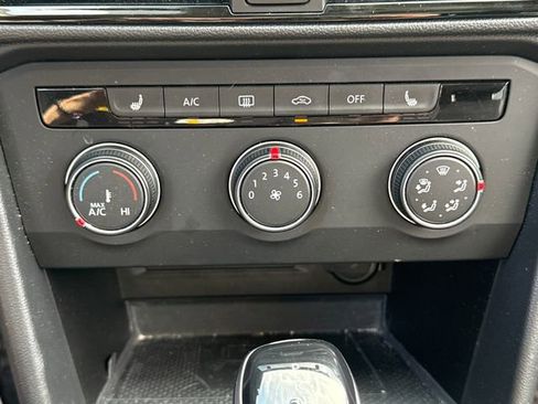 Used 2022 Volkswagen Taos SE image 31