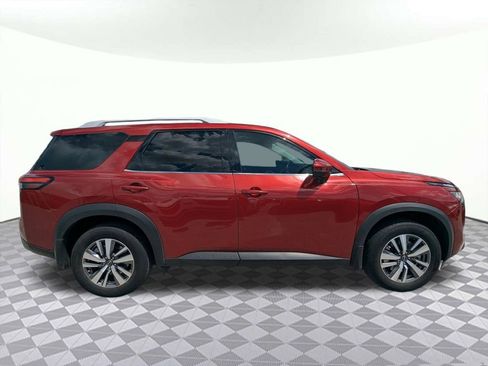 Used 2024 Nissan Pathfinder SL AWD/4WD image 2
