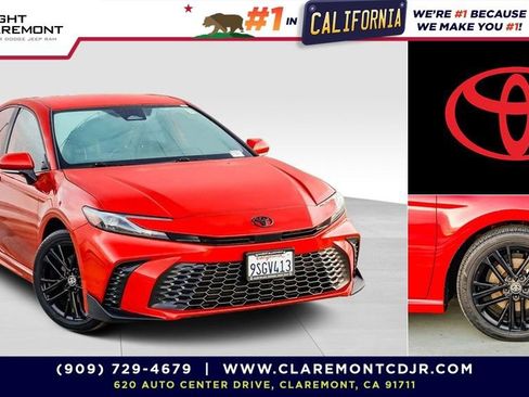 Used 2025 Toyota Camry SE image 1