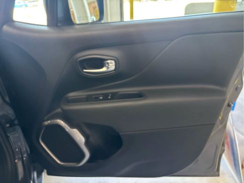 Used 2022 Jeep Renegade Latitude w/ Convenience Group AWD/4WD image 35