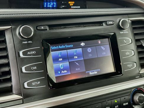 Used 2019 Toyota Highlander LE AWD/4WD image 14