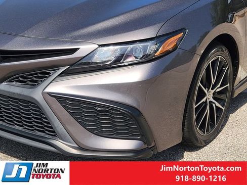 Used 2021 Toyota Camry SE FWD image 10